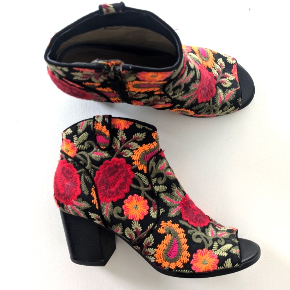 CROWN VINTAGE Frankie Embroidered Shoes